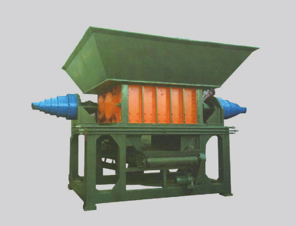 1金屬撕碎機(jī)在使用時(shí)的安全操作注意事項(xiàng)